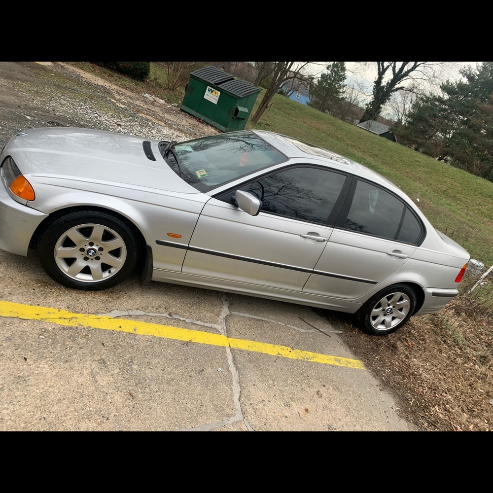 BMW 323i